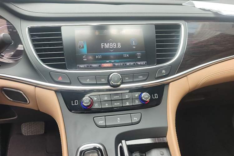 Used Buick LaCrosse 2016 20T Elite Edition Audio And AC Panel
