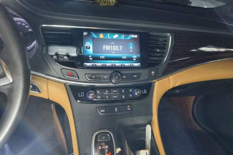 Used Buick LaCrosse 2016 20T Elite Edition Audio And AC Panel