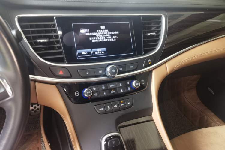 Used Buick LaCrosse 2016 28T Luxury Version Audio And AC Panel