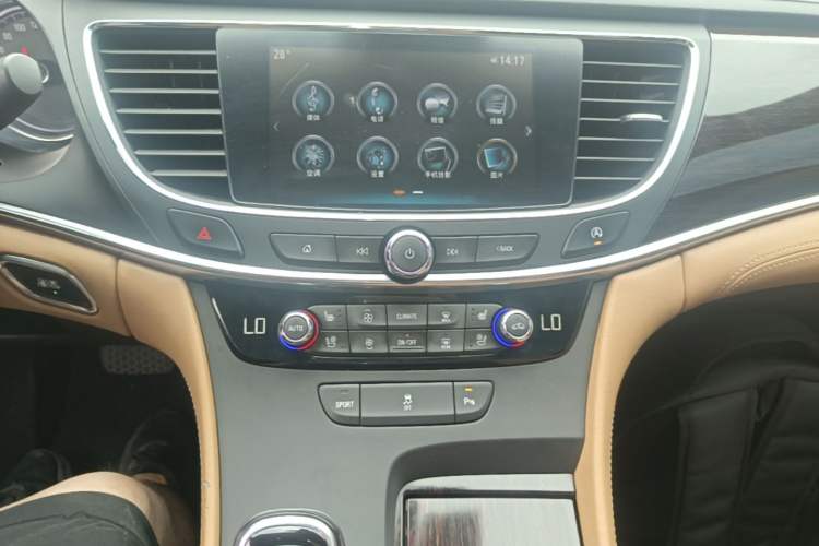 Used Buick LaCrosse 2016 20T Elite Edition Audio And AC Panel