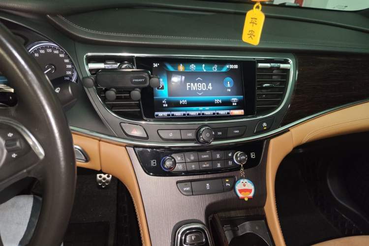 Used Buick LaCrosse 2016 20T Elite Edition Audio And AC Panel
