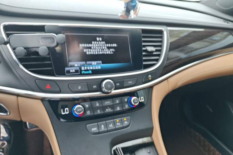Used Buick LaCrosse 2016 28T Luxury Version Audio And AC Panel