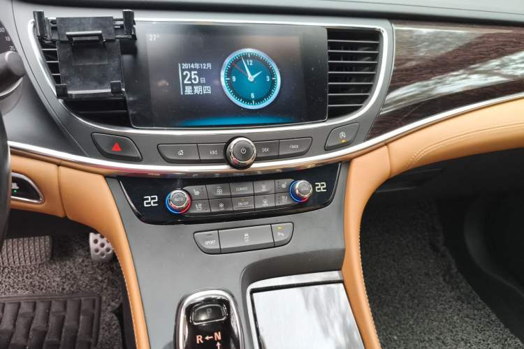 Used Buick LaCrosse 2016 20T Luxury Model Audio And AC Panel