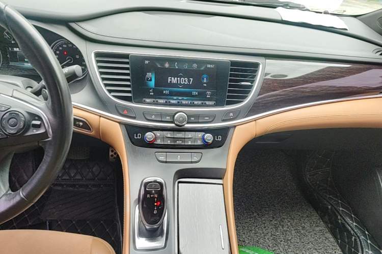 Used Buick LaCrosse 2016 20T Elite Edition Audio And AC Panel