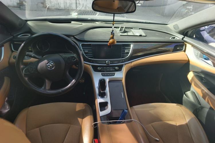 Used Buick LaCrosse 2016 28T Luxury Version Center Console