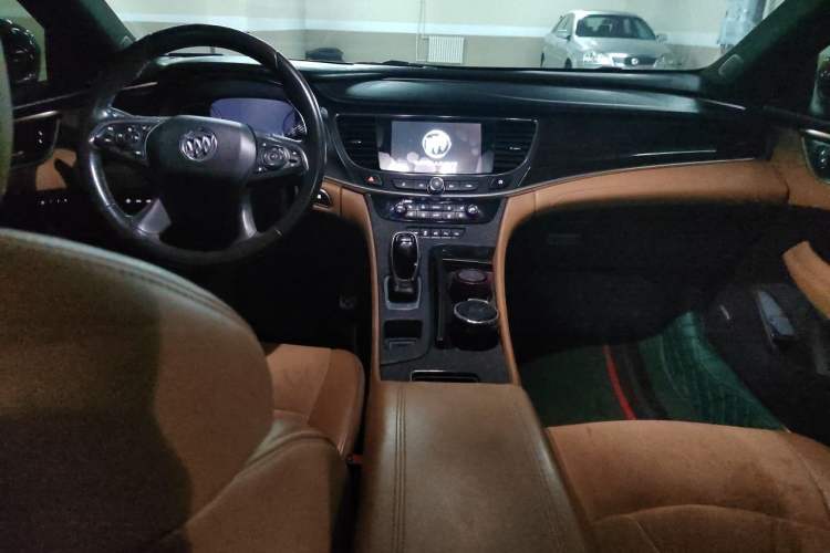Used Buick LaCrosse 2016 28T Flagship Model Center Console