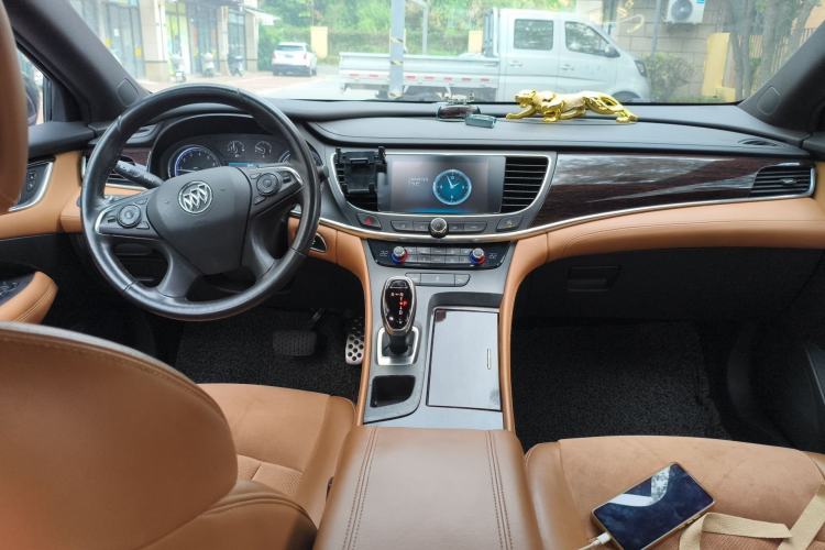 Used Buick LaCrosse 2016 20T Luxury Model Center Console
