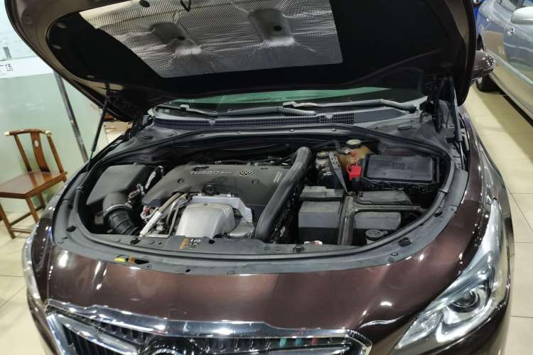 Used Buick LaCrosse 2016 28T Premium Edition Engine Bay