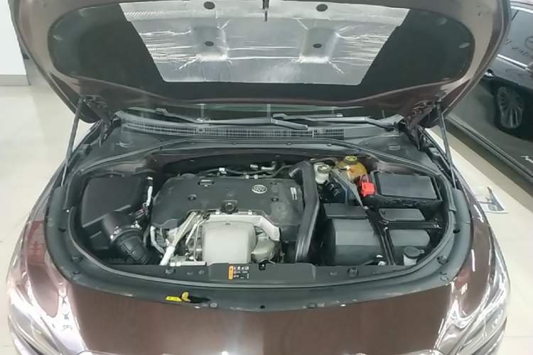 Used Buick LaCrosse 2016 28T Luxury Version Engine Bay
