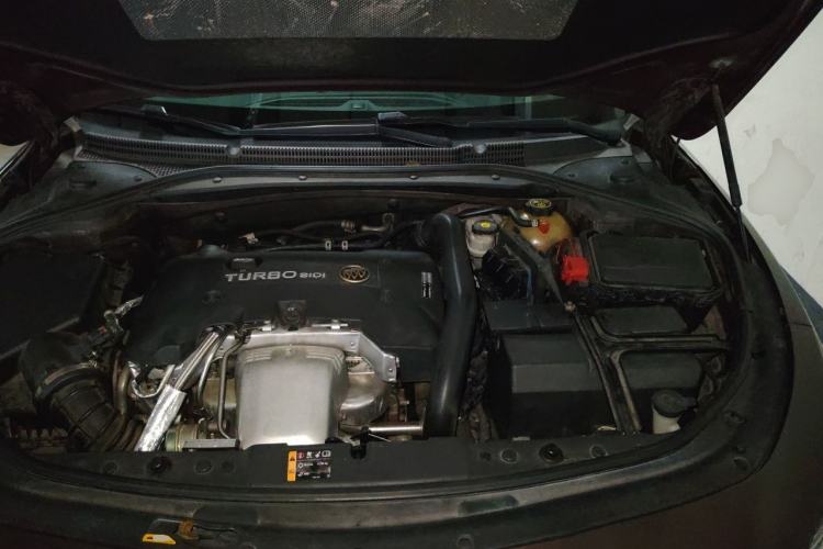 Used Buick LaCrosse 2016 28T Premium Edition Engine Bay