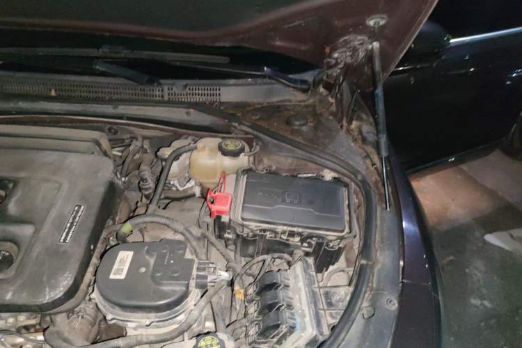 Used Buick LaCrosse 2016 30H Luxury Version Engine Bay Left