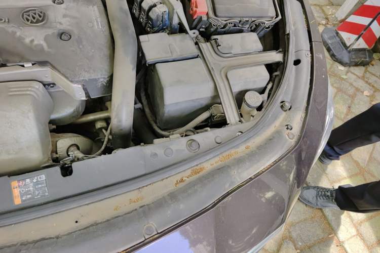 Used Buick LaCrosse 2016 Revised Version 28T Elite Edition Engine Bay Left