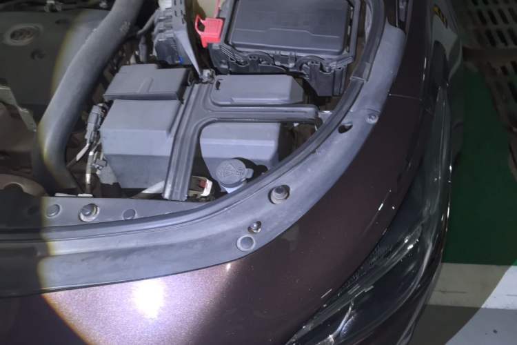 Used Buick LaCrosse 2016 28T Luxury Version Engine Bay Left