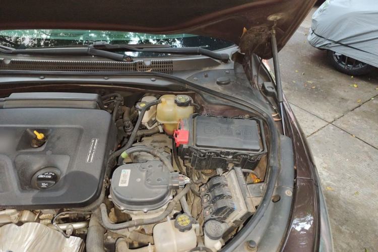 Used Buick LaCrosse 2016 30H Luxury Version Engine Bay Left