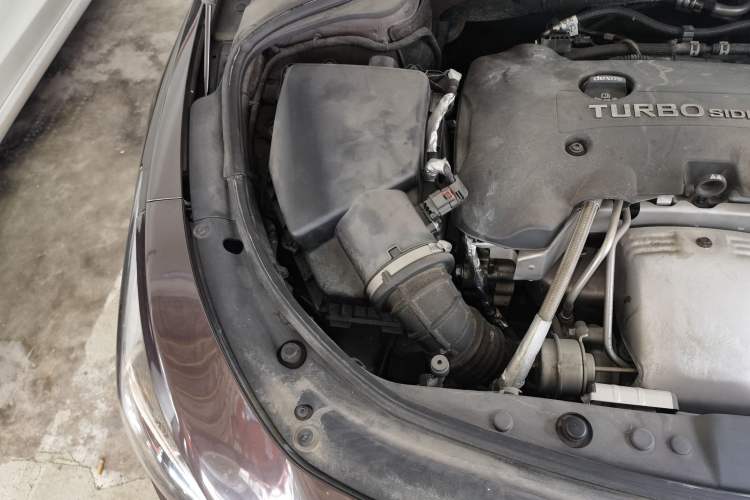 Used Buick LaCrosse 2016 28T Luxury Version Engine Bay Right