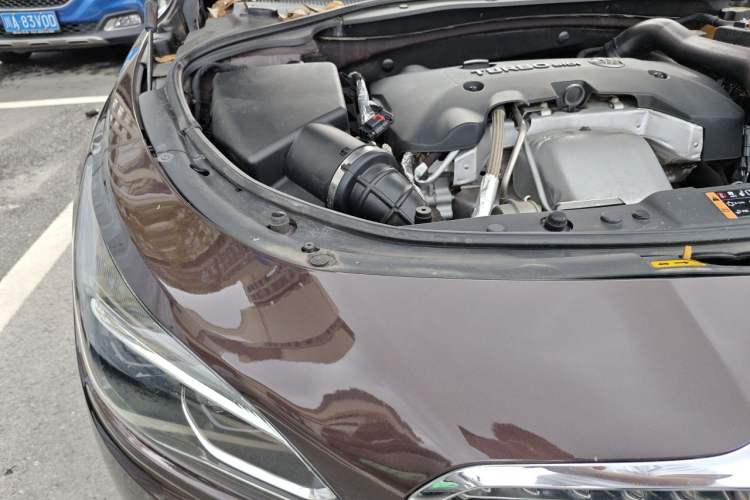 Used Buick LaCrosse 2016 28T Luxury Version Engine Bay Right