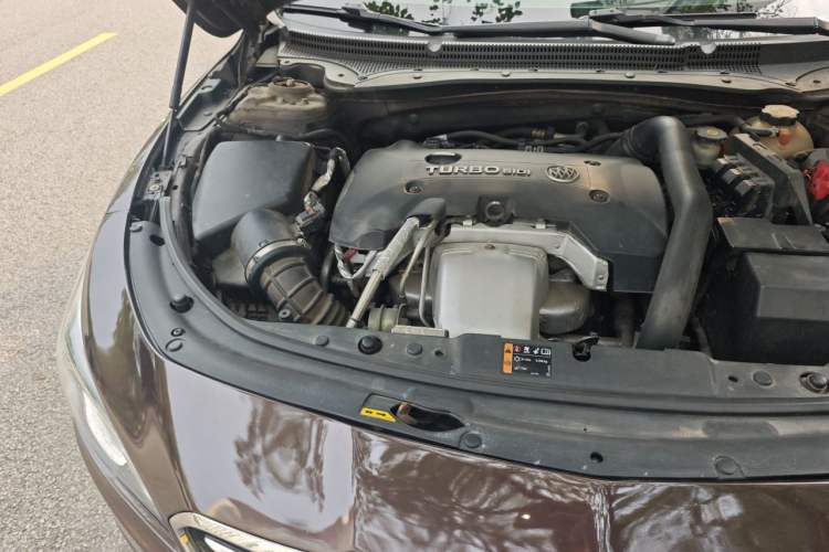 Used Buick LaCrosse 2016 28T Premium Edition Engine Bay Right