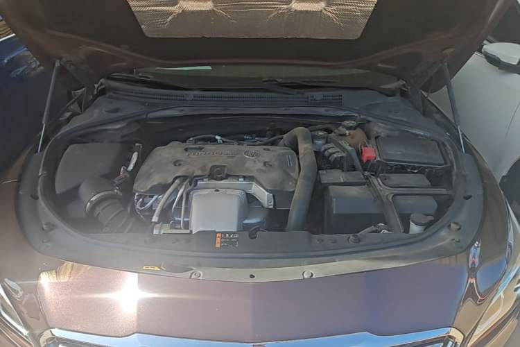 Used Buick LaCrosse 2016 28T Luxury Version Engine Bay