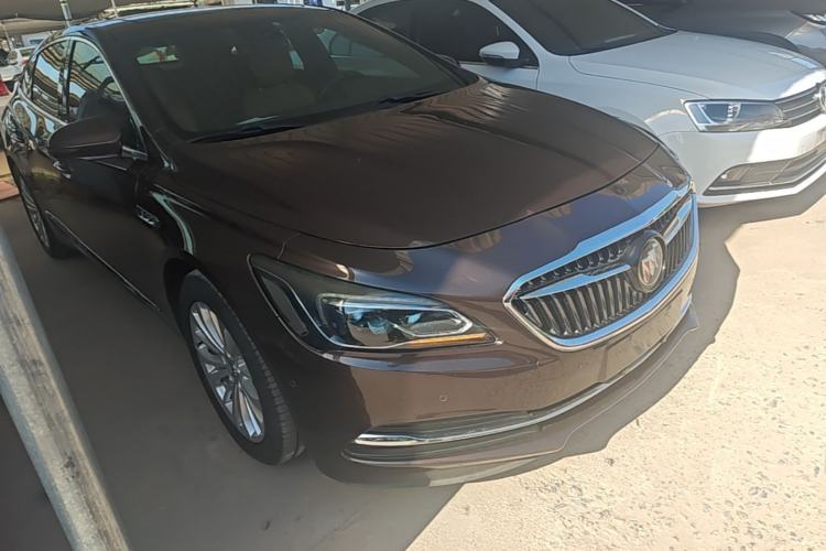 Used Buick LaCrosse 2016 28T Luxury Version Front Right 45 Deg