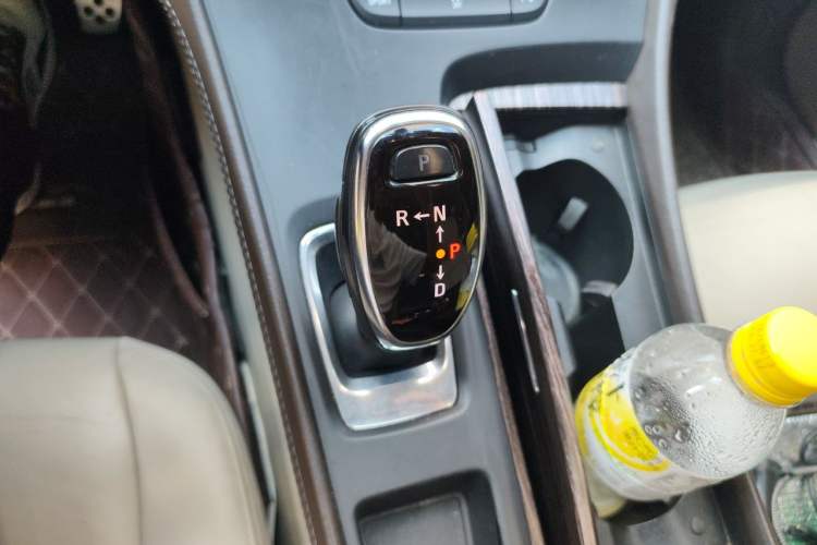 Used Buick LaCrosse 2016 Revised 20T Leading Edition Gear Lever