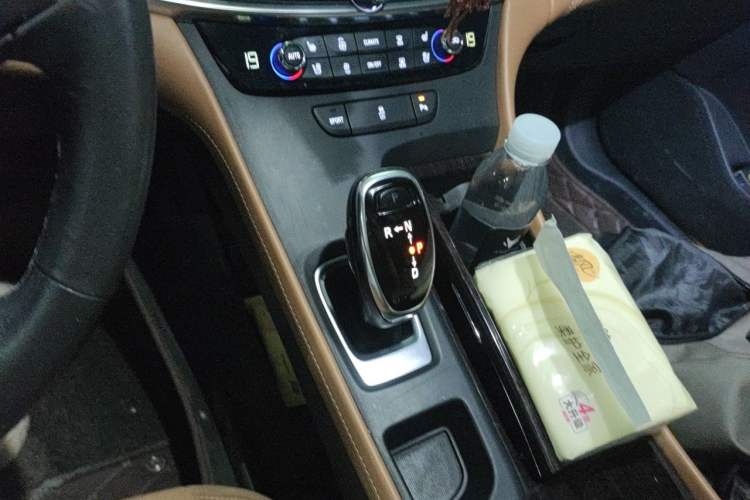 Used Buick LaCrosse 2016 20T Elite Edition Gear Lever