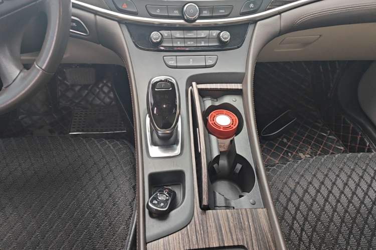 Used Buick LaCrosse 2016 Revised 20T Leading Edition Gear Lever
