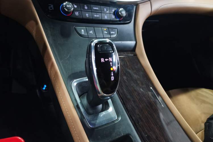 Used Buick LaCrosse 2016 28T Premium Edition Gear Lever