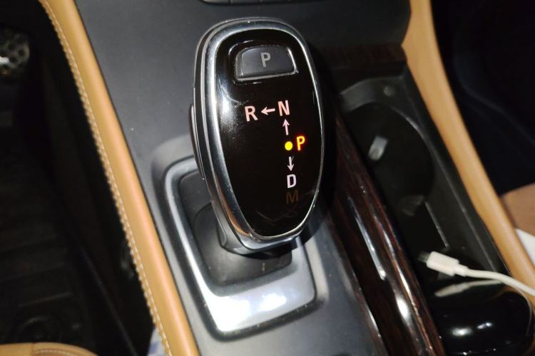Used Buick LaCrosse 2016 28T Premium Edition Gear Lever