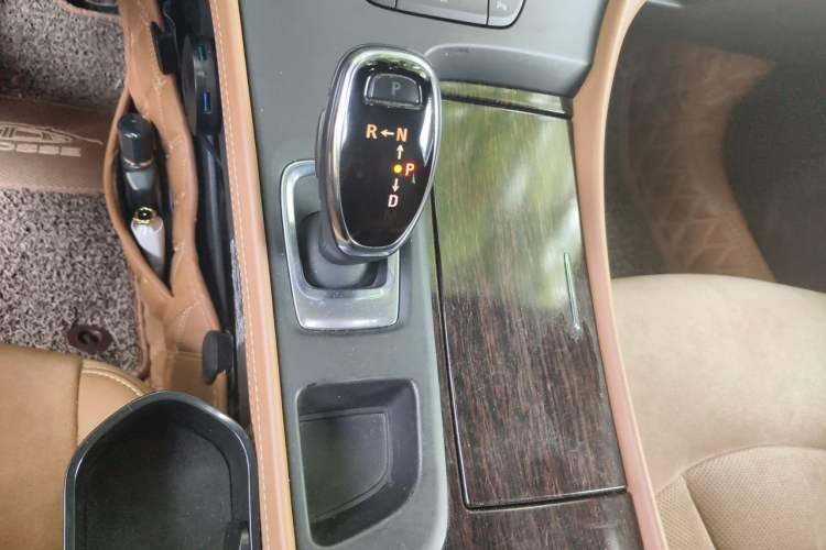Used Buick LaCrosse 2016 20T Elite Edition Gear Lever