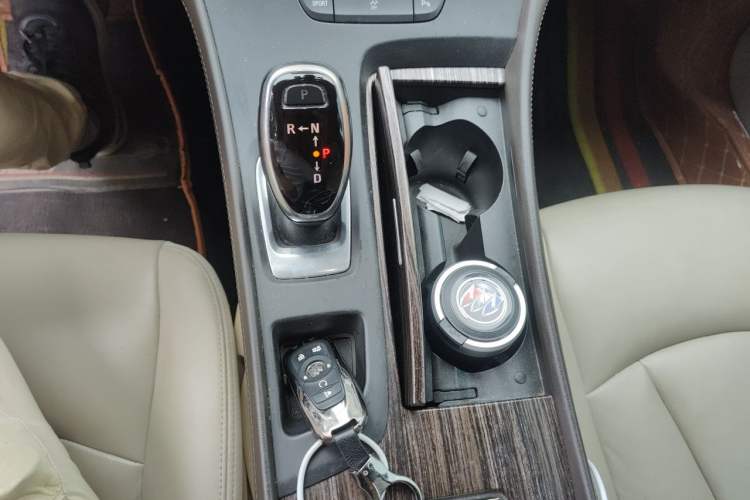 Used Buick LaCrosse 2016 Revised 20T Leading Edition Gear Lever