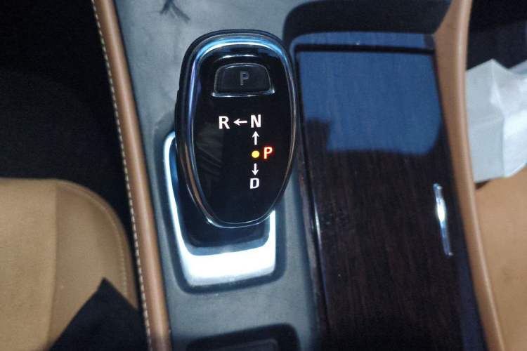 Used Buick LaCrosse 2016 20T Luxury Model Gear Lever
