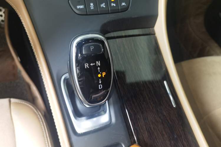 Used Buick LaCrosse 2016 28T Luxury Version Gear Lever