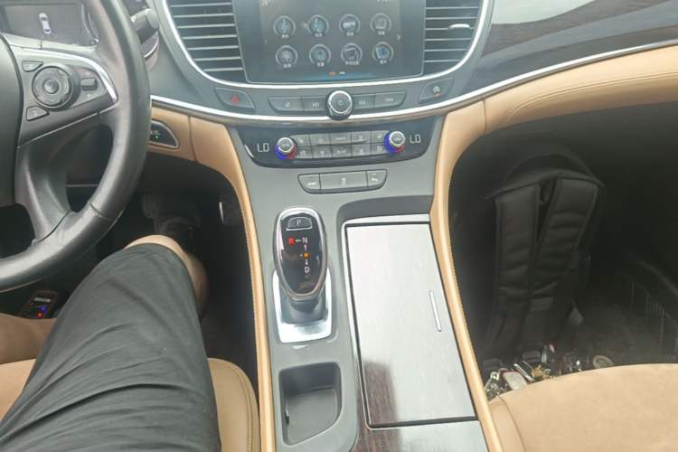 Used Buick LaCrosse 2016 20T Elite Edition Gear Lever