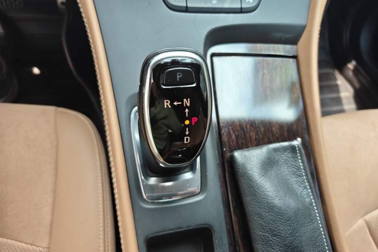 Used Buick LaCrosse 2016 20T Elite Edition Gear Lever