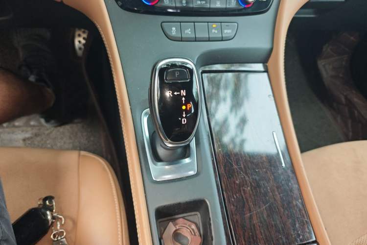 Used Buick LaCrosse 2016 28T Premium Edition Gear Lever