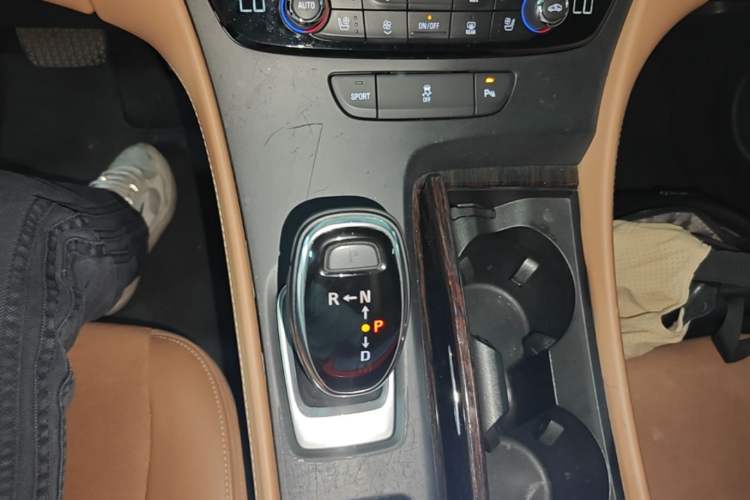 Used Buick LaCrosse 2016 20T Elite Edition Gear Lever