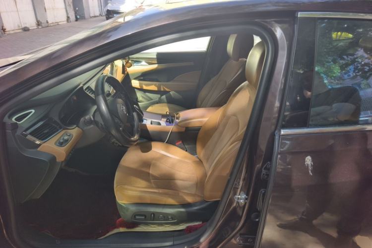 Used Buick LaCrosse 2016 28T Luxury Version Left Front Seat