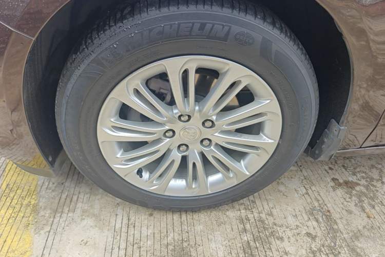 Used Buick LaCrosse 2016 20T Elite Edition Left Front Wheel Hub