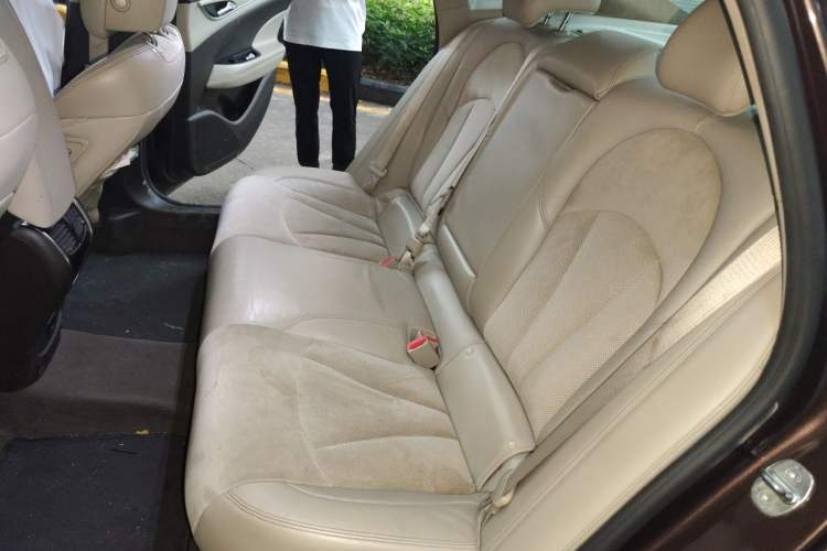 Used Buick LaCrosse 2016 30H Luxury Version Left Rear Seat