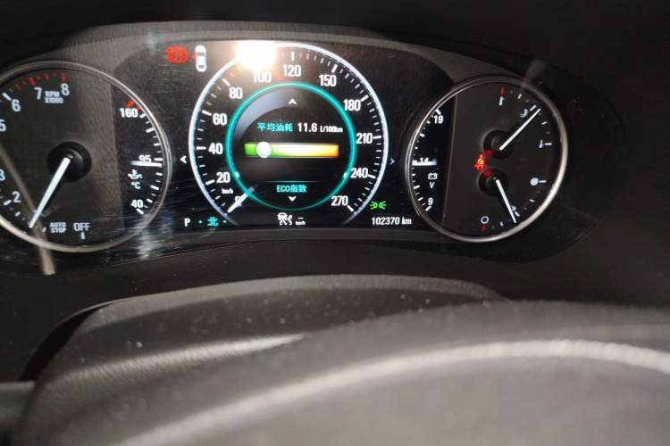 Used Buick LaCrosse 2016 28T Flagship Model Odometer Close Up
