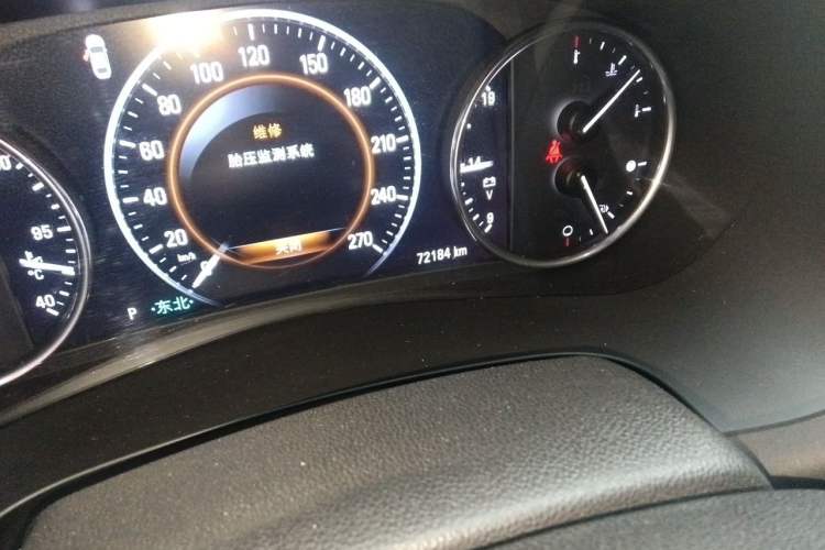 Used Buick LaCrosse 2016 28T Luxury Version Odometer Close Up