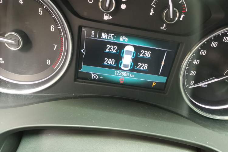 Used Buick LaCrosse 2016 Revised Version 28T Elite Edition Odometer Close Up