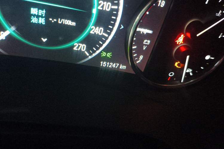 Used Buick LaCrosse 2016 20T Luxury Model Odometer Close Up