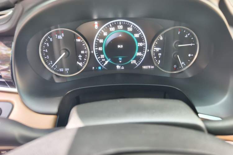 Used Buick LaCrosse 2016 28T Luxury Version Odometer Close Up