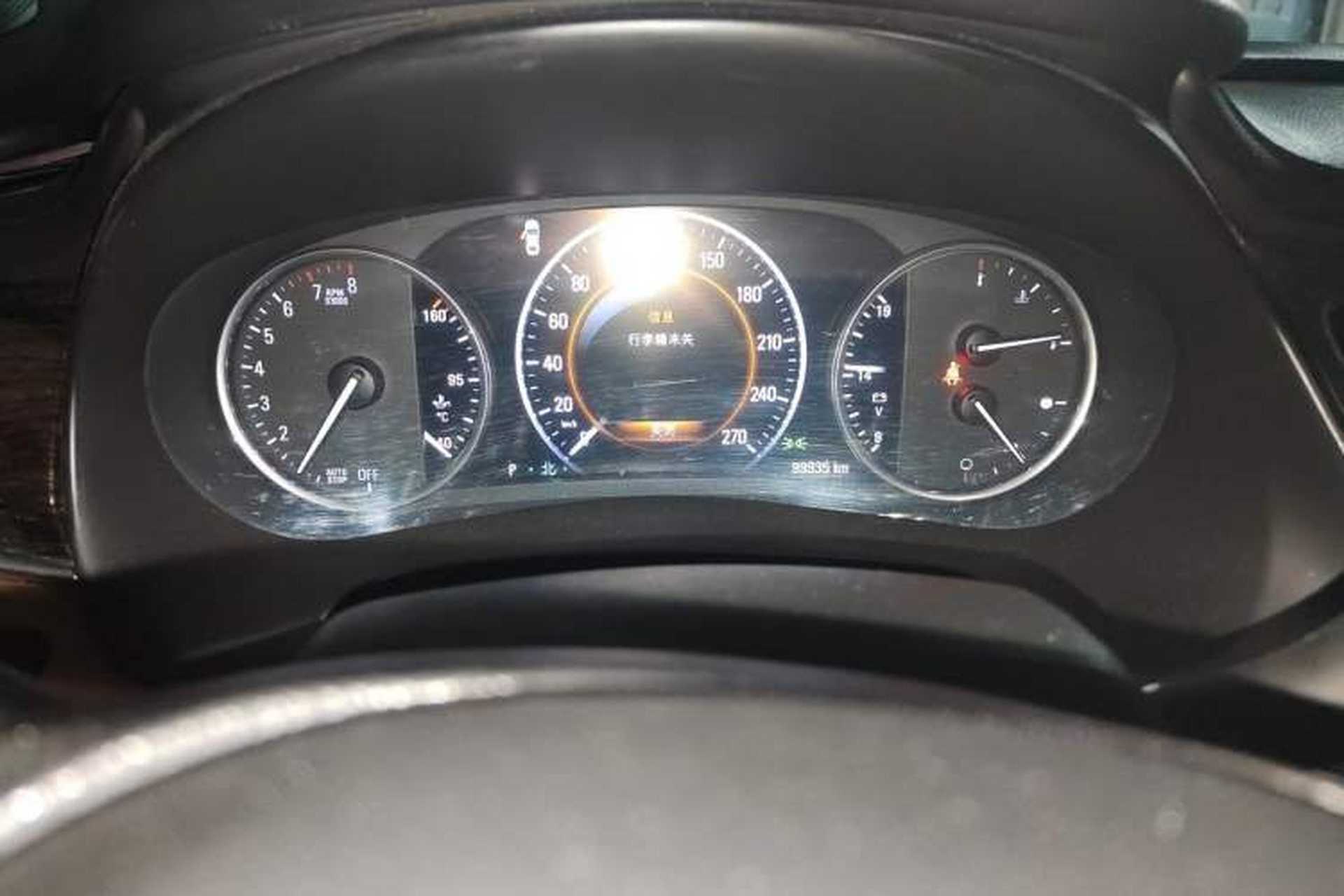 Used Buick LaCrosse 2016 28T Flagship Model Odometer Close Up