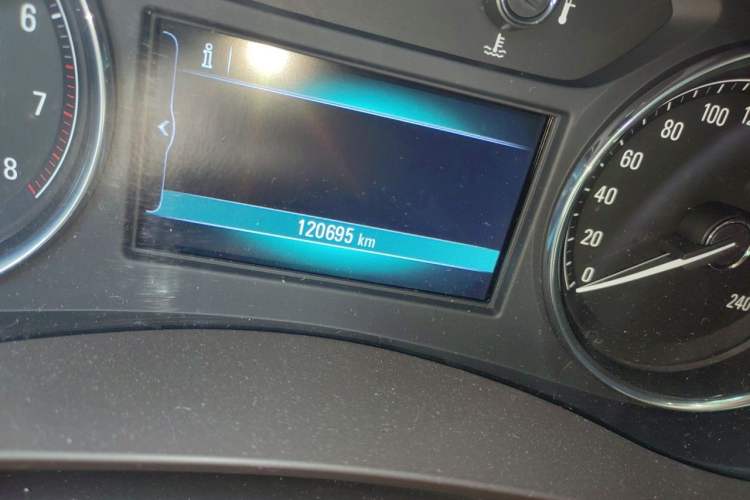 Used Buick LaCrosse 2016 Revised 20T Leading Edition Odometer Close Up