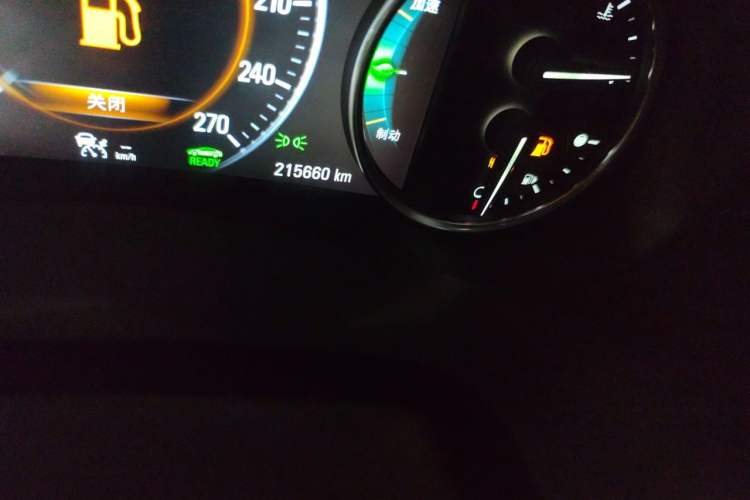 Used Buick LaCrosse 2016 30H Luxury Version Odometer Close Up