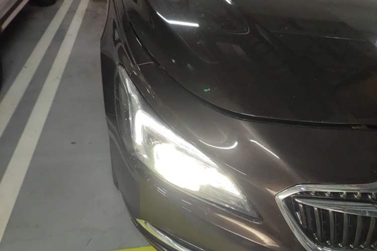 Used Buick LaCrosse 2016 20T Elite Edition Right Front Headlight