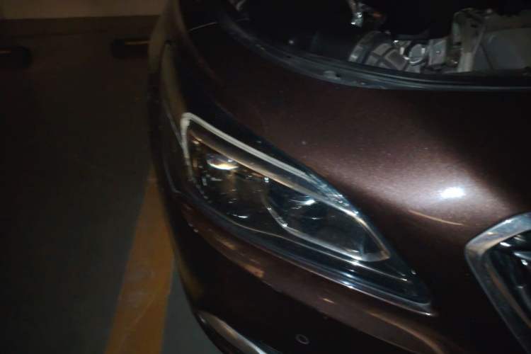 Used Buick LaCrosse 2016 28T Flagship Model Right Front Headlight