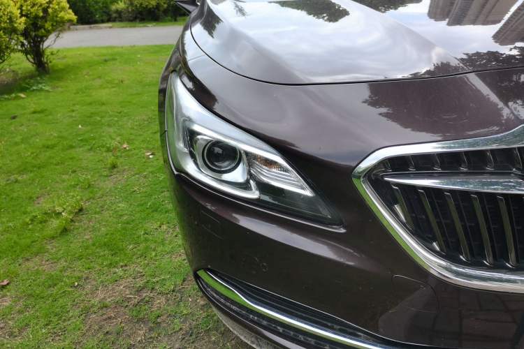 Used Buick LaCrosse 2016 Revised Version 28T Elite Edition Right Front Headlight